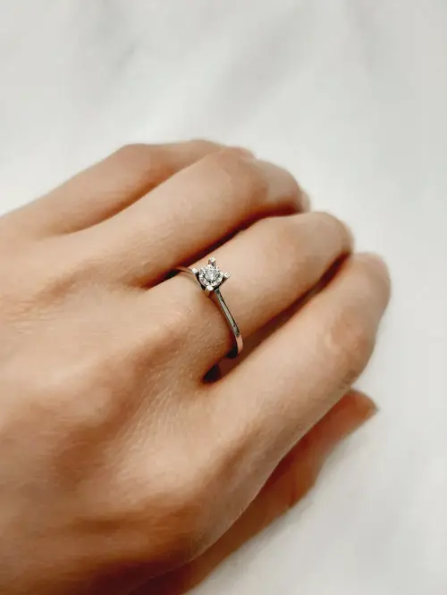 PIRLANTA TAŞLI TEKTAŞ YÜZÜK