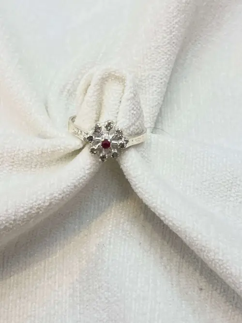 Pırlanta ve Yakut Taşlı Yüzük