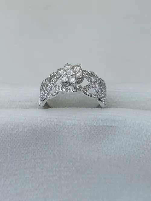 Antika Çiçek Modeli Pırlanta Taşlı Yüzük