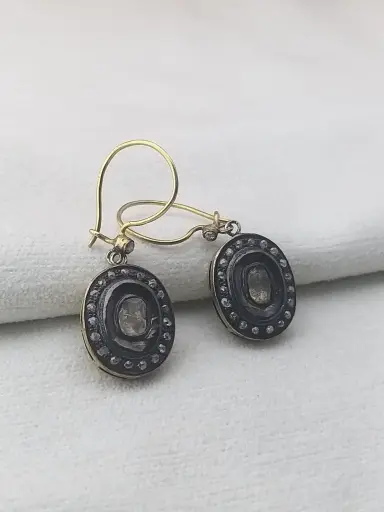 Elmas Taşlı Oval Model Küpe