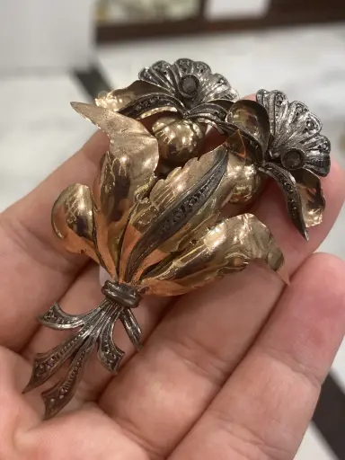 Antika Elmas Taşlı Çiçek Modeli Broş