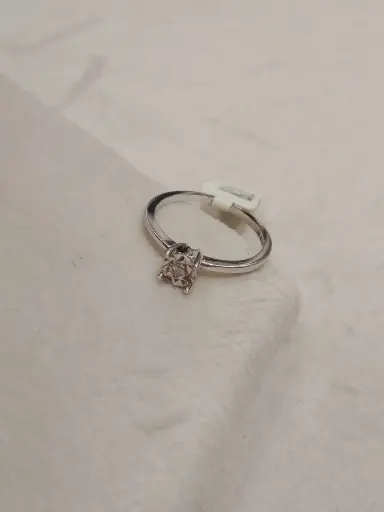 Pırlanta Taşlı Efektli Tektaş Yüzük