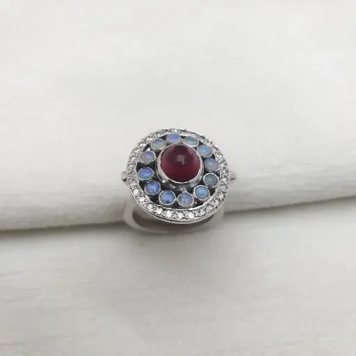 Platin Model Yakut Taşlı Opal Yüzük