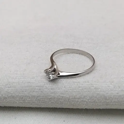 Pırlanta Taşlı Tektaş Yüzük 