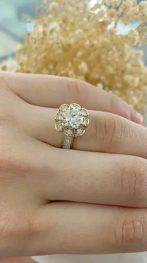 Sadekar Ali Usta Yapımı Agop Usta Mıhlamalı Artdeco Tamamı El İşçiliği Olup Birden Fazla Sanatçının     Çalıştığı Vintage Tasarım Pırlanta Taşlı Özel Rast Serisi Tektaş Yüzük Ölçü: 13
