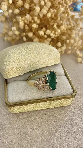 Zümrüt Taşlı Damla Yüzük