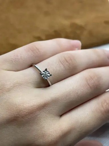 Pırlanta Taşlı Efektli Tektaş Yüzük