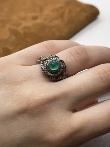 Pırlanta ve Zümrüt Taşlı Yüzük