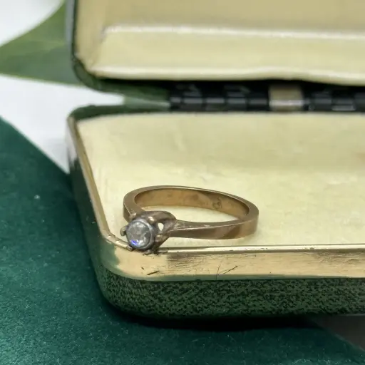 Antika Elmas Taşlı Tektaş Yüzük