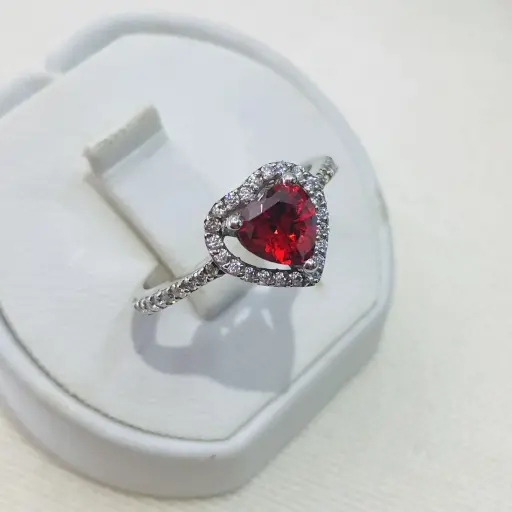Kalp Kesim Garnet ve Pırlanta Taşlı Platin Modeli Yüzük 
