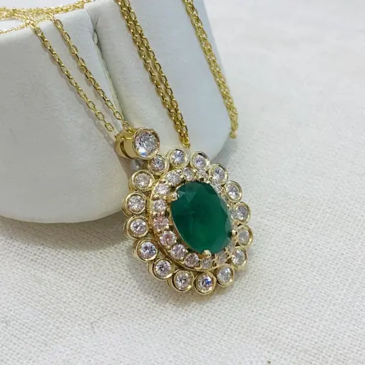 Oval Kesim Zümrüt ve Pırlanta Taşlı Çift Sıra Kolye