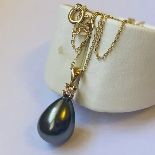 Siyah İncili ve Pırlanta Taşlı El İşi Kolye