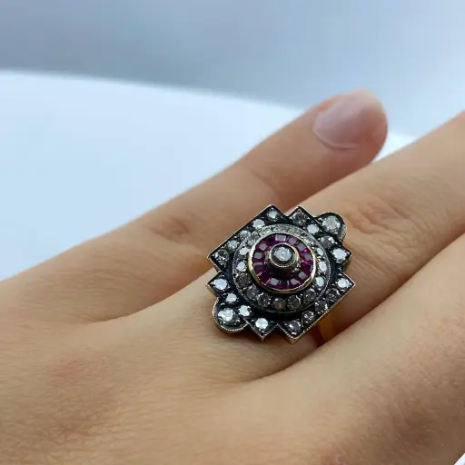 Armanak Usta Yapımı Pırlanta ve Yakut Taşlı Kalibre Mıhlamalı yüzük