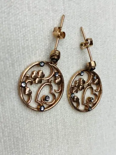 Elmas Platin Modeli Çivili Küpe