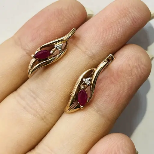 Yakut ve Pırlanta Taşlı Rose Küpe