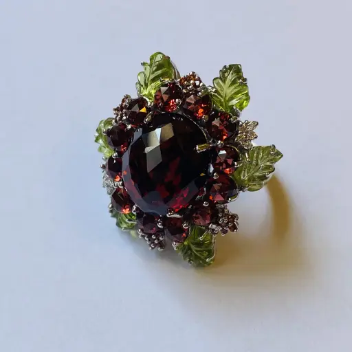 Garnet, Yeşim ve Pırlanta Taşlı Büyük Yüzük