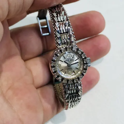 Pırlanta Taşlı Hislon Marka Saat 16.5 Cm Uzunluğunda 