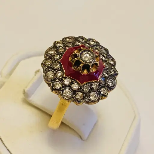 Armanak Usta Yapımı Kırmızı Mineli Pırlanta Yüzük