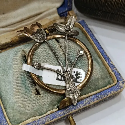 Antik Elmas Taşlı Çiçek Modeli Kolye Ucu