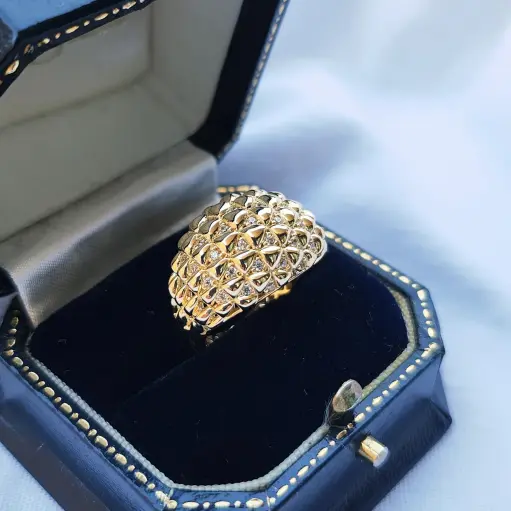 14 Ayar Altın Swarovski Taşlı Üçgen Desenli Füzyon Yüzük, Göz Alıcı Gold Renk, Geniş Tasarım