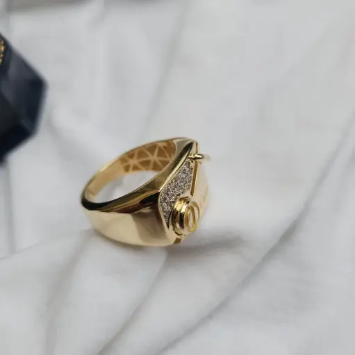 ​14 Ayar Altın İtalyan Tasarım Logo Detaylı Statement Yüzük (Mikron Mıhlama)