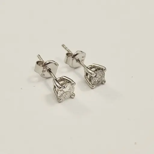 0.55 Ct Pırlanta Taşlı Tektaş Çivili Küpe