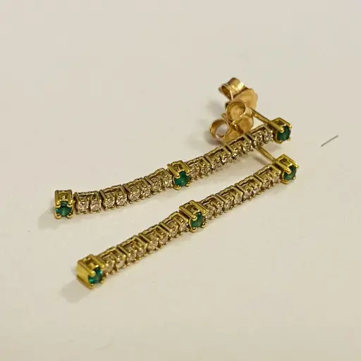 Pırlanta ve Zümrüt Taşlı Çivili Küpe 