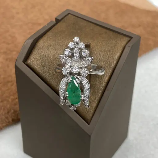 Pırlanta ve Zümrüt Taşlı Yüzük